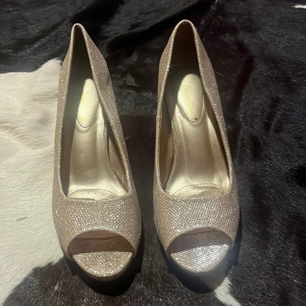Dream Pairs Gold Heels - Size 10